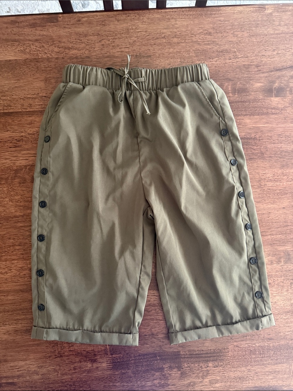 Green Capris pants with side button detail
